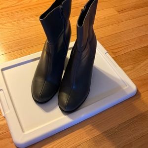 Women’s Size 9 Grey Boots